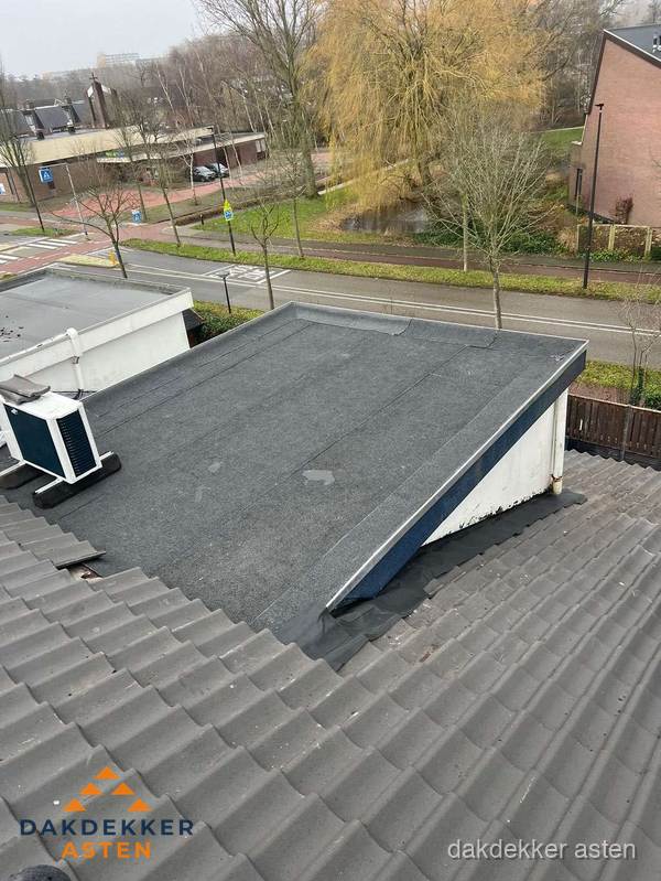 Plat dak met bitumen isolatie en dakbedekking in Asten Plat dak met bitumen isolatie en dakbedekking in Asten